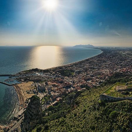 Casa Vitelli - Centro Storico A Due Passi Da Tutto Διαμέρισμα Terracina Εξωτερικό φωτογραφία